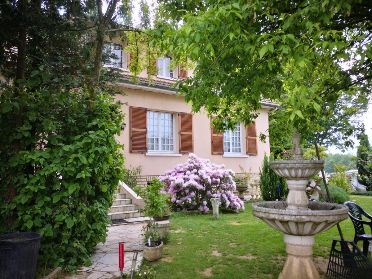مبيت وإفطار Secondigny Au Jardin Fleuri المظهر الخارجي الصورة